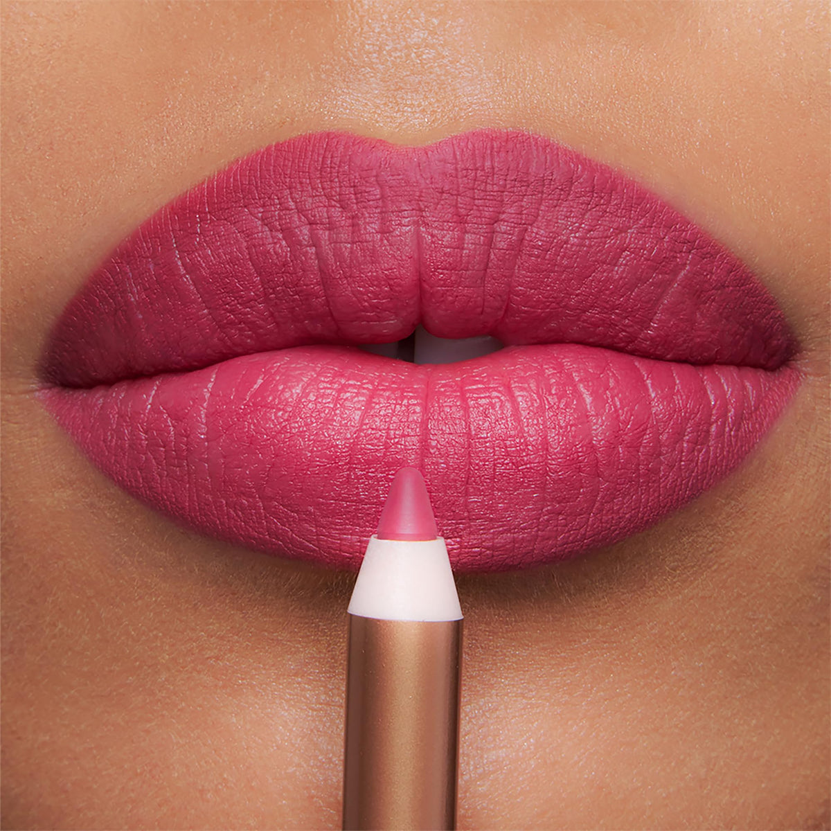 Charlotte Tilbury Lip Cheat Lip Liner close-up of tip