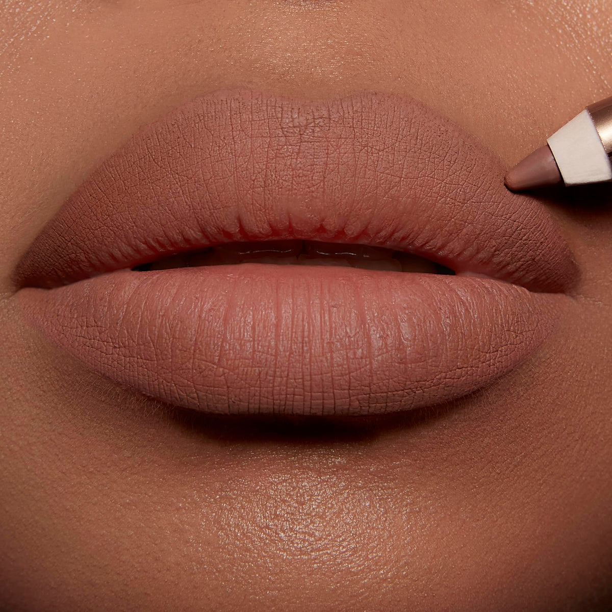 Charlotte Tilbury Lip Cheat Lip Liner close-up of tip