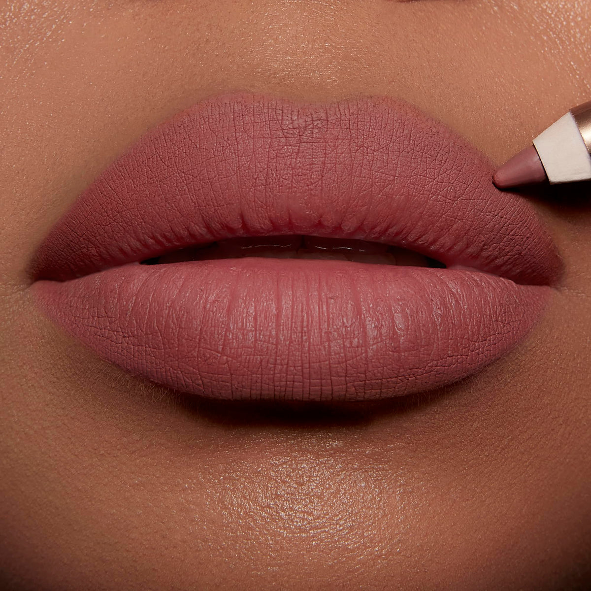 Charlotte Tilbury Lip Cheat Waterproof Lip Liner Love Trap close-up of tip