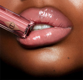 Charlotte Tilbury Lip Lustre Hydrating Lip Gloss applicator close-up