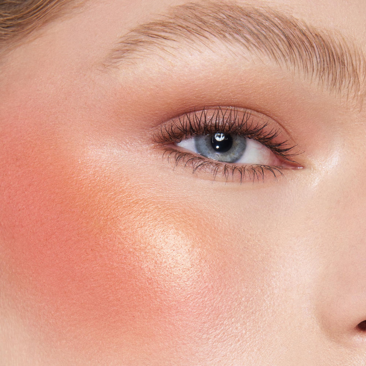 Charlotte Tilbury Mini Blush & Glow Palette side view