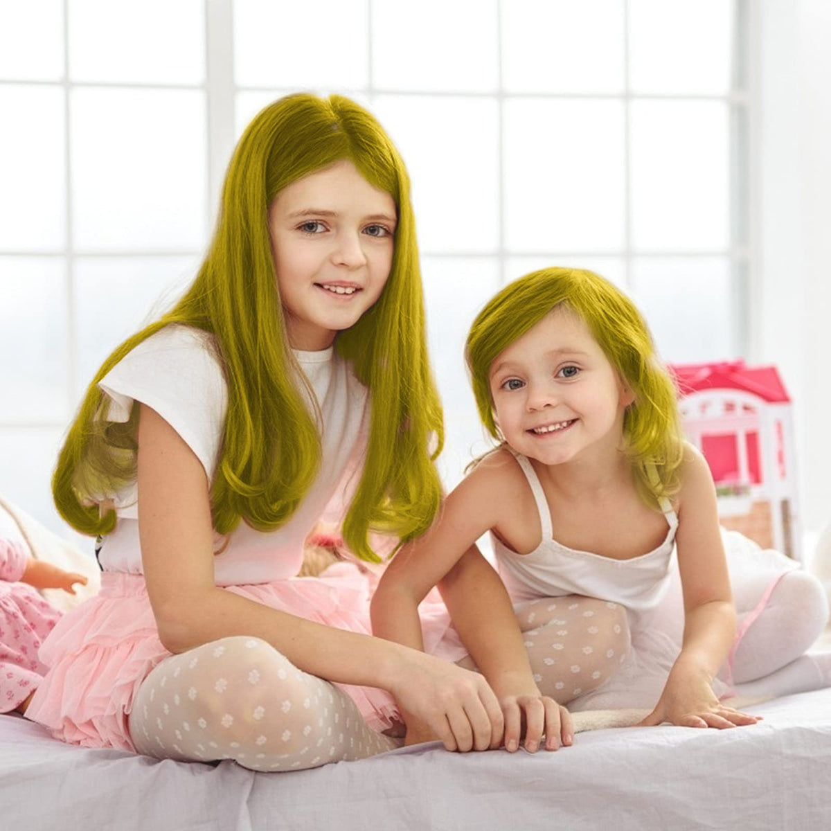 Child using MSDADA Hair Chalk Comb for creative hairstyle