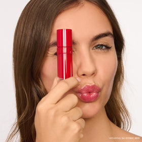 CLARINS Lip Comfort Oil Iconic Red texture on lips