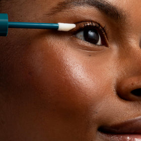 Cliganic Organic Castor Oil showing application with wand