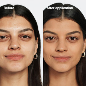 Clinique Beyond Perfecting Foundation + Concealer side view, applicator tip