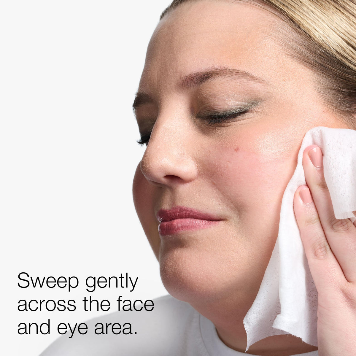 Clinique Micellar Cleansing Wipes showing texture