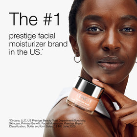 Clinique Moisture Surge 100H Hydrator texture on fingertip