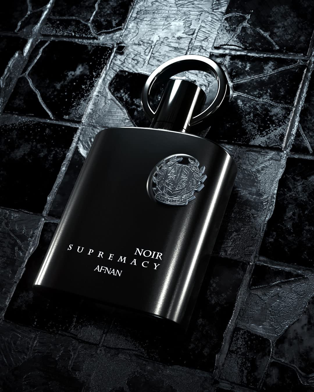 Close-up of Afnan Supremacy Noir Eau de Parfum bottle cap