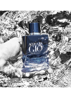 Close-up of Armani Beauty Acqua di Giò Profondo Parfum cap