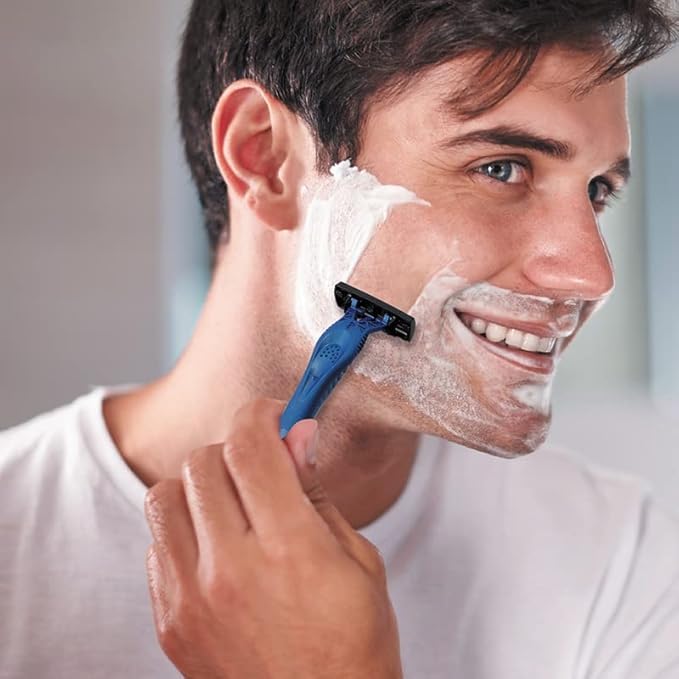 Close-up of BIC Comfort 3 Advance razor with Aloe Vera lubricating strip
