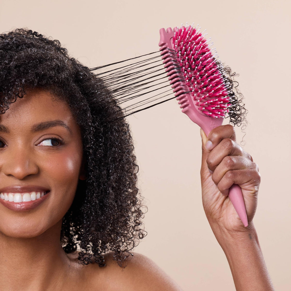 Close-up of Bounce Curl Volume EdgeLift Brush bristles