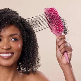Close-up of Bounce Curl Volume EdgeLift Brush bristles