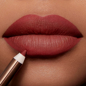 Close-up of Charlotte Tilbury Lip Cheat Lip Liner tip
