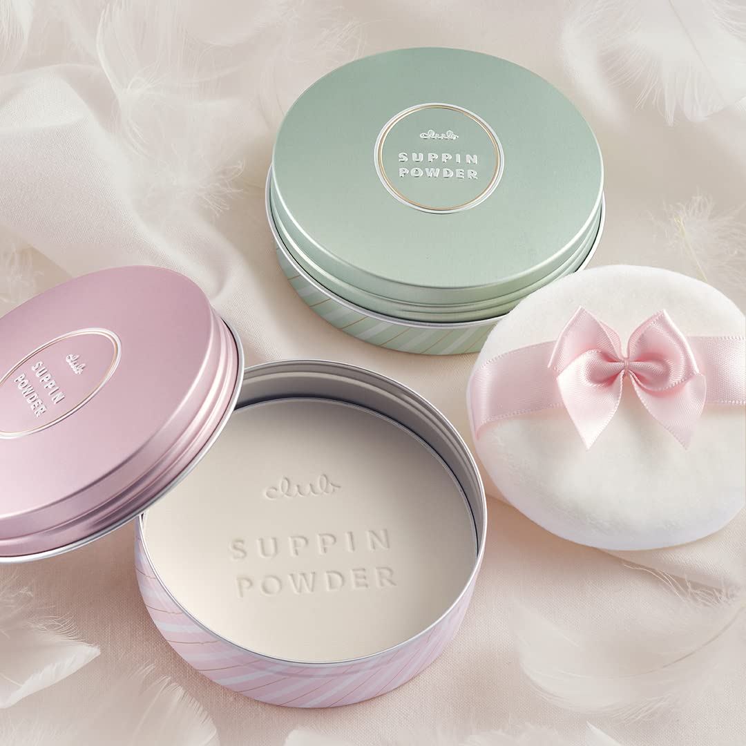 Close-up of Club Translucent Setting Powder Foundation texture