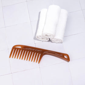 Close-up of Cricket Ultra Smooth Detangler Comb teeth