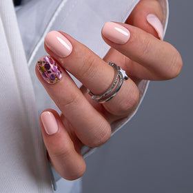 Close-up of CurvLife Extra Short Oval Press On Nails glossy finish