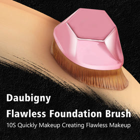 Close-up of Daubigny Foundation Brush bristles