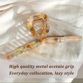 Close-up of FAELBATY hair claw clip showing strong spring mechanism