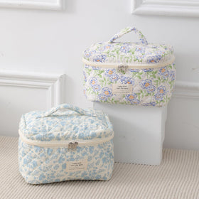 Close-up of floral pattern on uekeboag Large Travel Quilted Makeup Bag