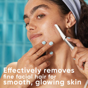 Close-up of Gillette Venus dermaplaning blade