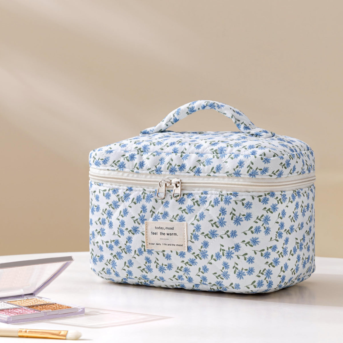 Close-up of HBselect Makeup Bag zipper detail