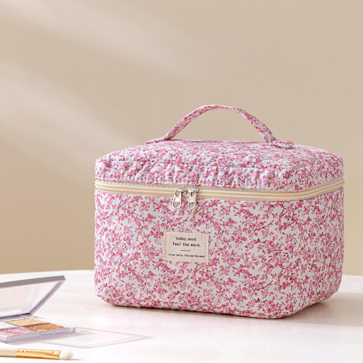 Close-up of HBselect Quilted Makeup Bag zipper detail