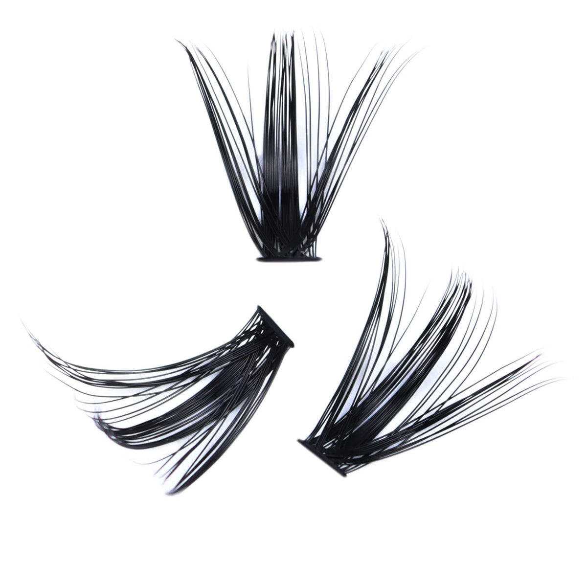 Close-up of LAUBESS Lash Clusters on eyelashes