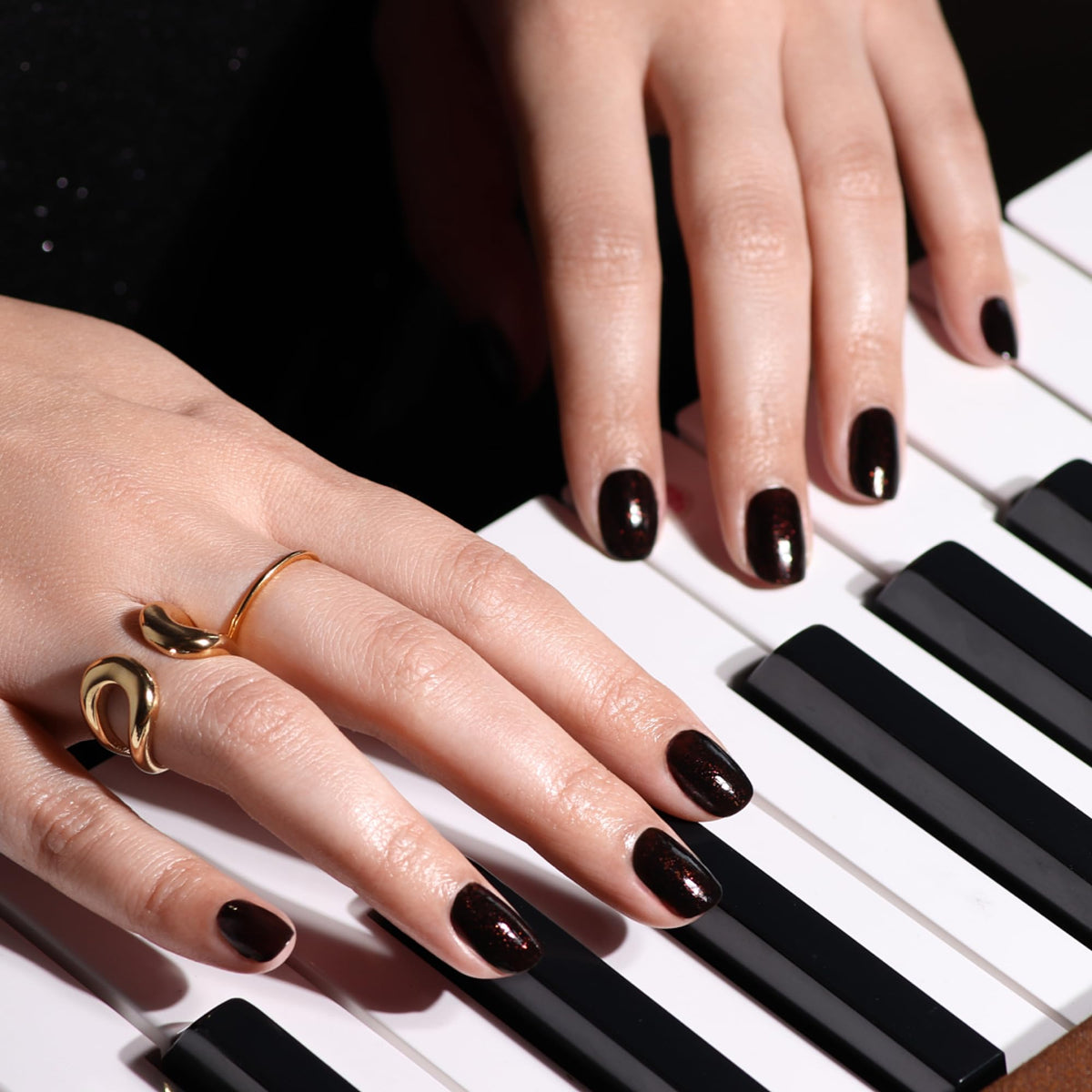 Close-up of LONDONTOWN lakur Nail Polish brush