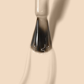 Close-up of LONDONTOWN lakur Nail Polish Teatime pro-contour brush