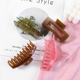 Close-up of LuSeren Jelly Hair Clip's matte finish