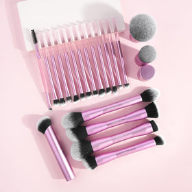 Close-up of MAANGE double-ended kabuki brush