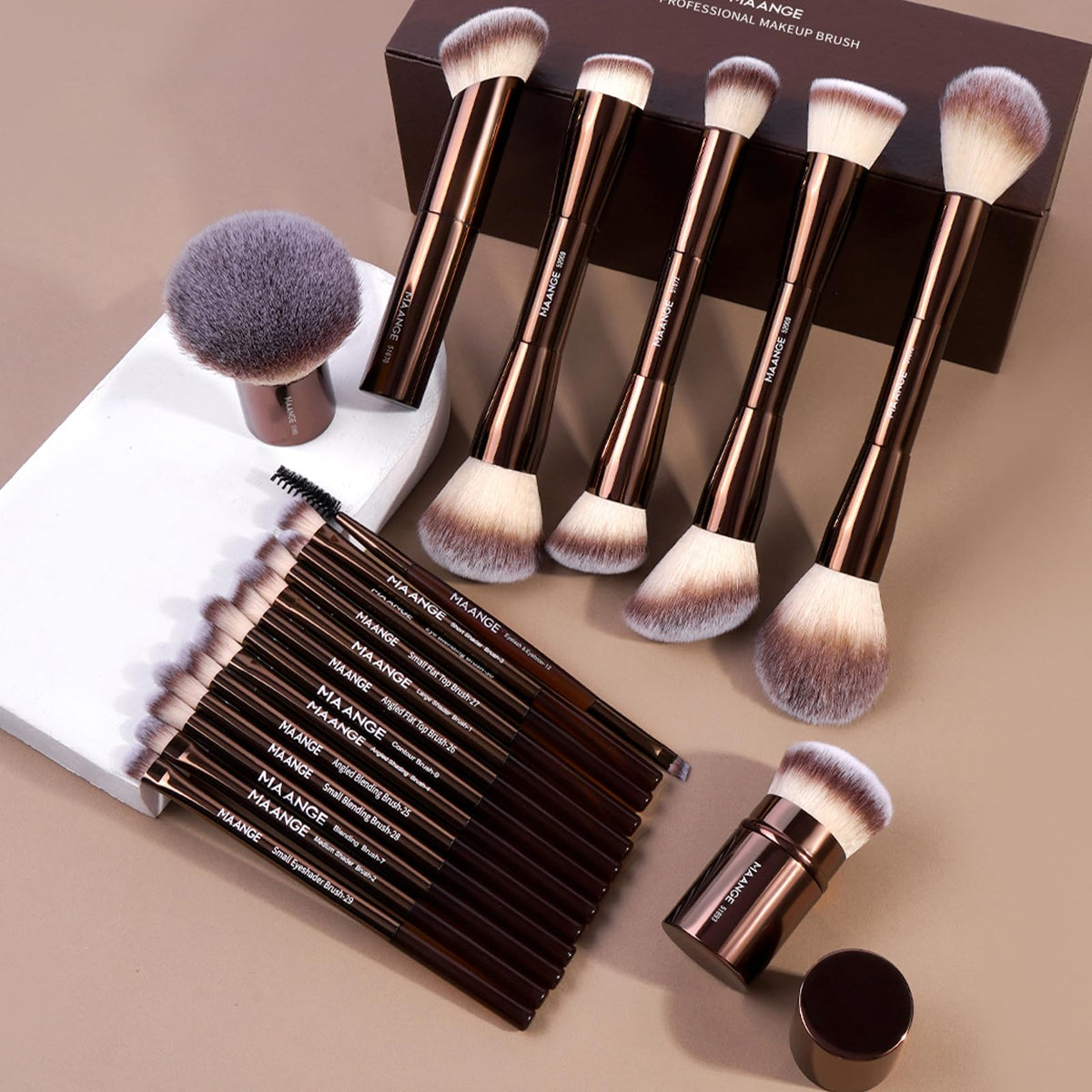 Close-up of MAANGE double-ended kabuki brush