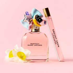 Close-up of Marc Jacobs Perfect Eau de Parfum cap