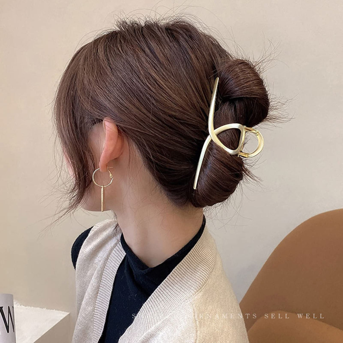 Close-up of Mehayi claw clip texture and finish