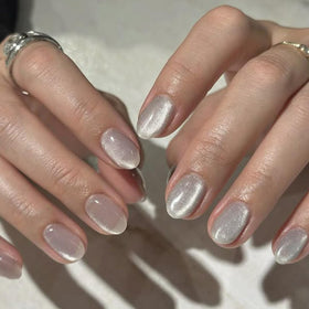 close-up of modelones Cat Eye Press on Nails in various sizes