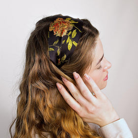 Close-up of Nochka Fashion Silk Headband silk lining