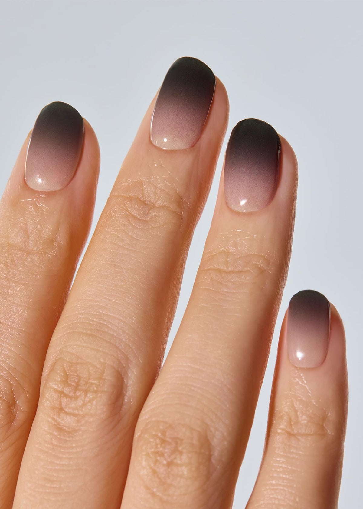 Close-up of ohora Semi Gel Nail Strips in various sizes