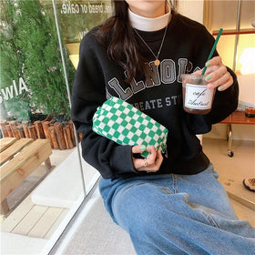 Close-up of PAZIMIIK Checkered Makeup Bag zipper