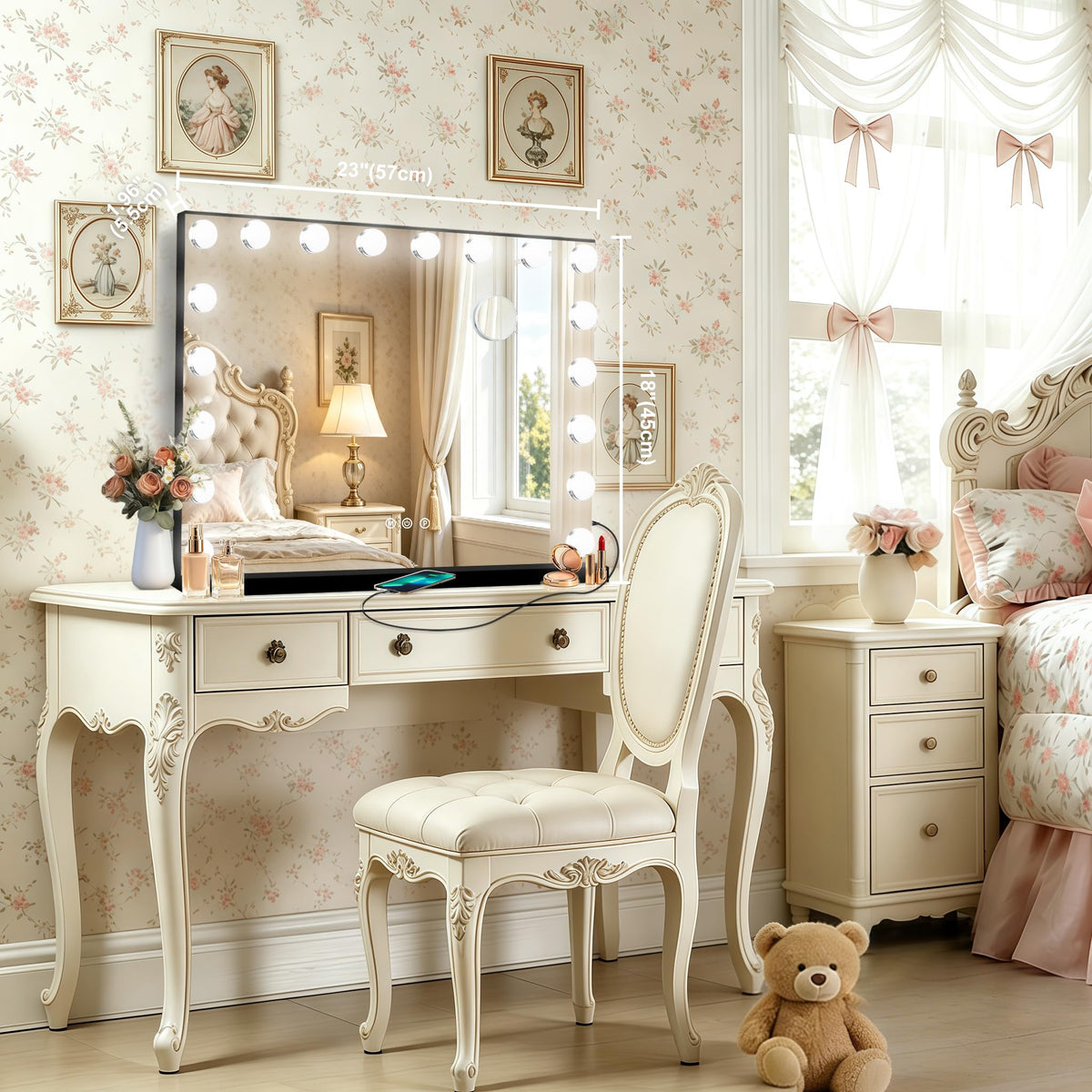 Close-up of Ratsamee vanity mirror's 18 dimmable bulbs