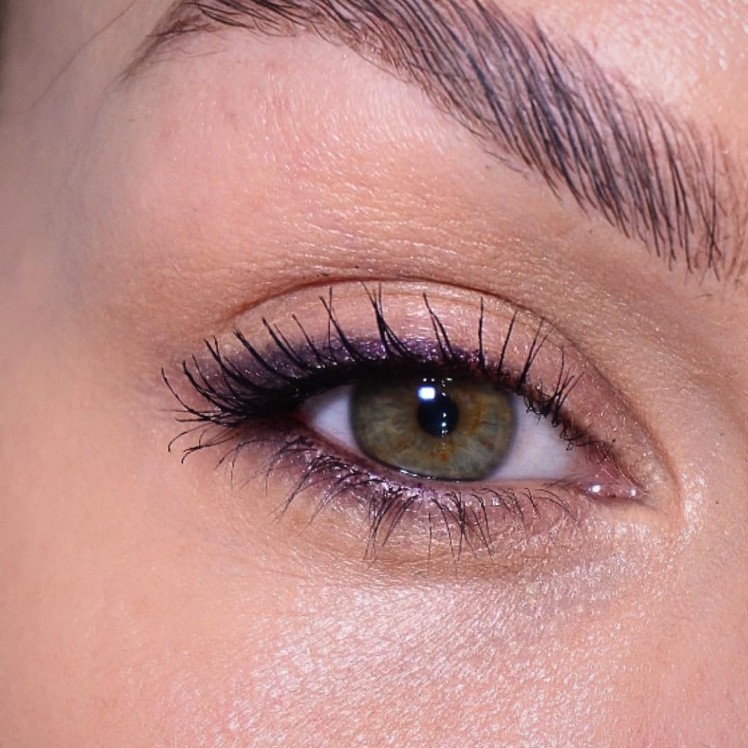 Close-up of Sandstone Scandinavia eyeliner pencil tip in aubergine
