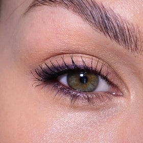 Close-up of Sandstone Scandinavia eyeliner pencil tip in aubergine