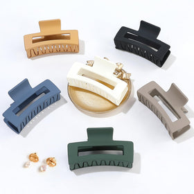 Close-up of Sisiaipu 3.5 inch medium claw clip showing non-slip design