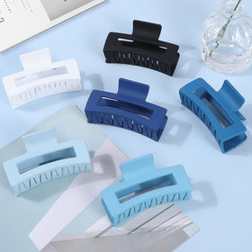 Close-up of Sisiaipu hair claw clip in Ocean Blue