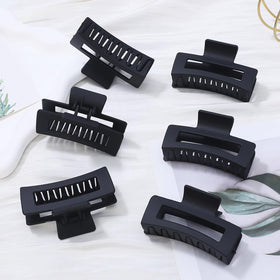 Close-up of Sisiaipu hair claw clip showcasing rubber paint finish