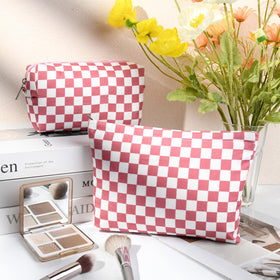 Close-up of SOIDRAM makeup bag zipper and interior