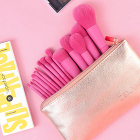 Close-up of TEXAMO makeup brush bristles