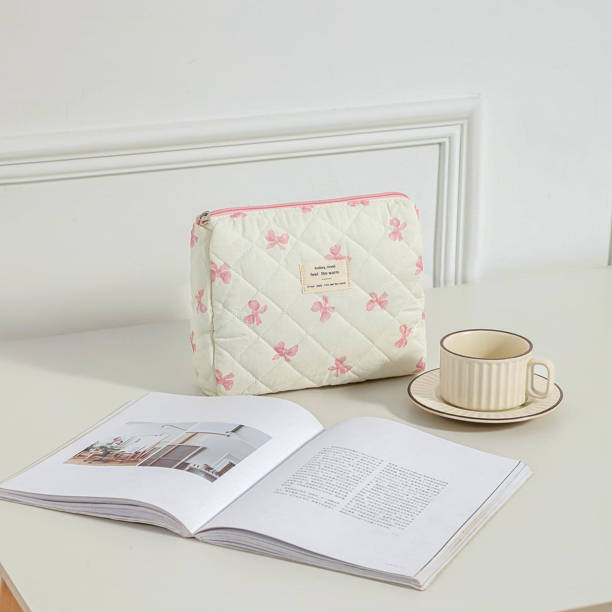 Close-up of the zipper detail on uekeboag Floral Cotton Makeup Bag