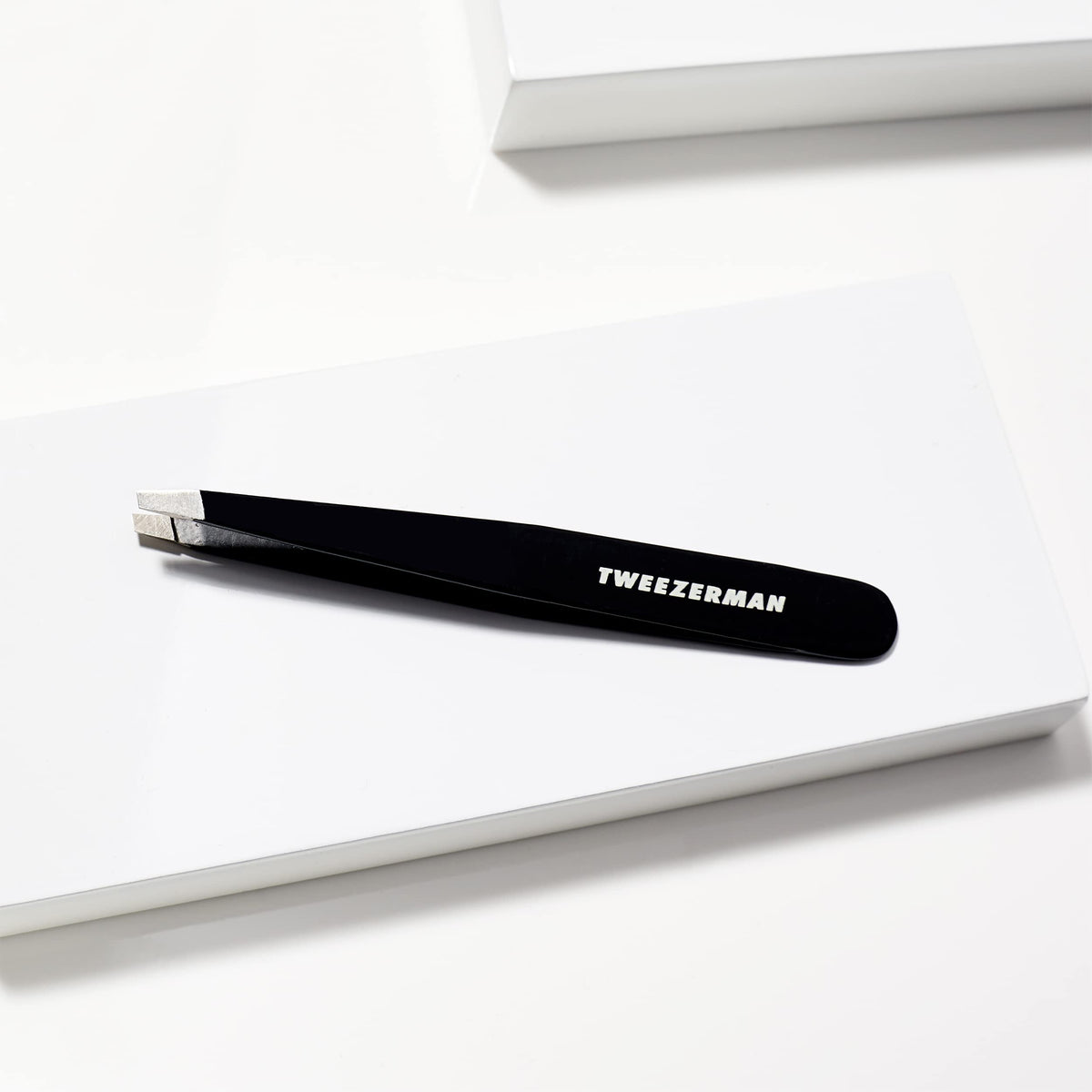 Close-up of Tweezerman Slant Tweezer tips