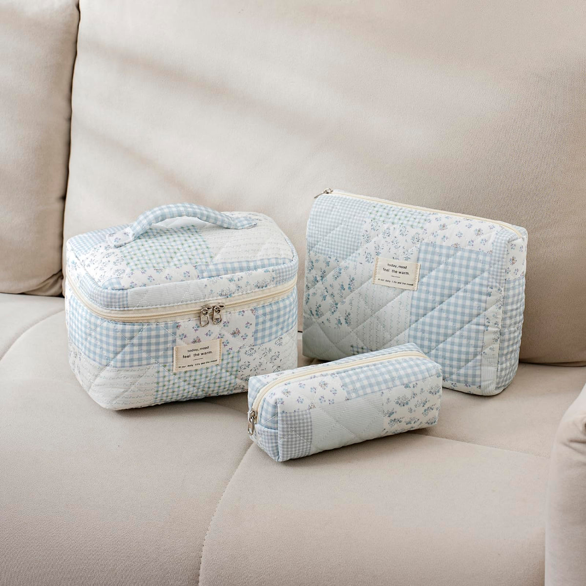 Close-up of uekeboag Quilted Makeup Bag zipper and stitching