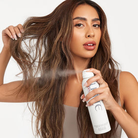 Close-up of UNITE Hair TEXTURIZA Dry Texture Spray nozzle